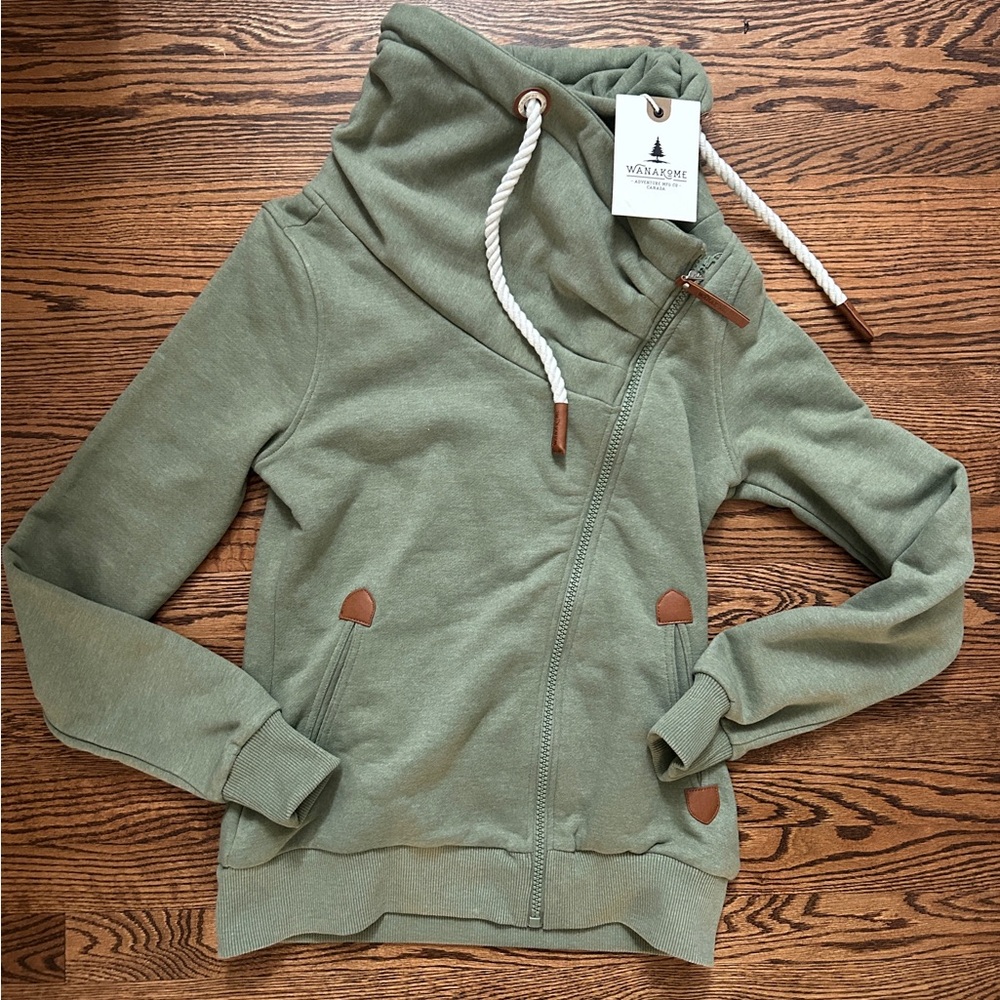 NWT Wanakome “Hestia” zip cowl neck — rare color!